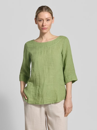 Frauenmodel trägt Regular Fit Leinenbluse mit 3/4-Arm Modell 'La44ura' von ZABAIONE in hellem Grün, reine Leinen, Rundhalsausschnitt, Ganzkörperansicht von vorne.