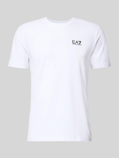 Produktfoto, T-Shirt mit Label-Print von EA7 Emporio Armani in Weiß, gerippter Rundhalsausschnitt, Slim Fit, glatte Oberfläche, Baumwoll-Elasthan-Mix