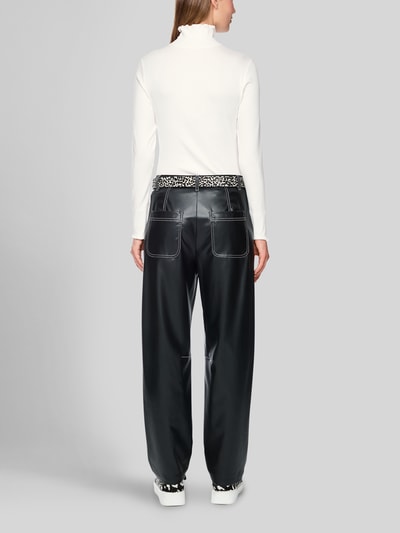 Marc Cain Slim Fit Langarmshirt mit Rüschenkragen Offwhite 5