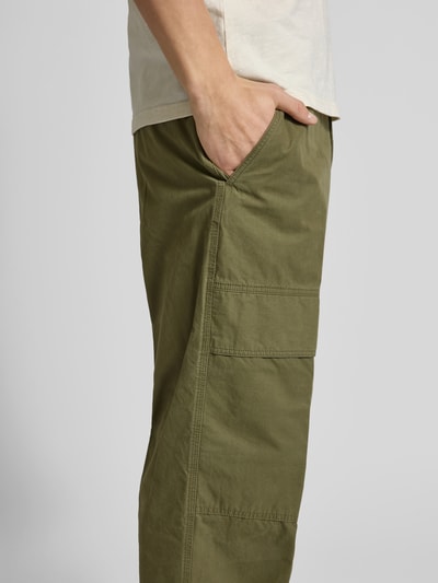 Closed Relaxed Fit Cargohose mit Stretch-Anteil Oliv 3