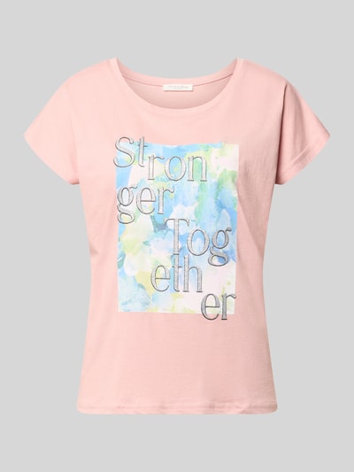 Produktfoto, T-Shirt mit Statement-Print von Christian Berg Woman in Rosa aus Baumwoll-Viskose-Mix, Regular-Fit, Rundhalsausschnitt, Damen, Rückenlänge 57 cm bei Größe S, pastellfarbene Muster mit Textur.