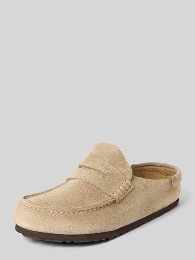 Produktfoto, Loafer aus echtem Leder Modell 'Naples' von Birkenstock, beigefarbene Oberfläche, abgerundete Form, strukturierte Sohle, Schaftbrücke, 3 cm Absatz, Damen Loafer