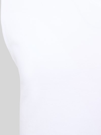 Produktfoto, Tanktop mit V-Ausschnitt im 2er-Pack von Schiesser aus weißem Baumwoll-Elasthan-Mix, Slim Fit, glatte Oberfläche.