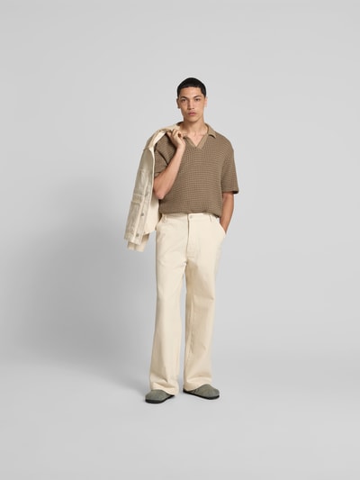 Officine Générale Poloshirt mit V-Ausschnitt Hellbraun 1