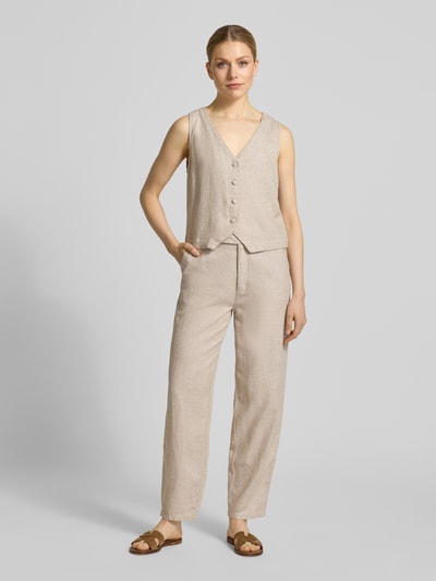 Vrouwenmodel draagt Leinenhose met französischen Eingrifftaschen Modell 'lavasi' van FREE/QUENT in beige, loose fit, knoop- en ritssluiting, Franse steekzakken, bandwijdte maat S 41 cm, binnenbeenlengte S 73 cm, linnenmix met viscose, gehele lichaamsaanzicht van voren