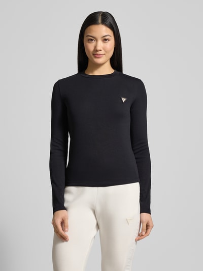 Frauenmodel trägt Longsleeve mit Label-Detail Modell 'SONIA' von Guess Activewear, reine Baumwolle, Regular Fit, Schwarz, Ganzkörperansicht von vorne