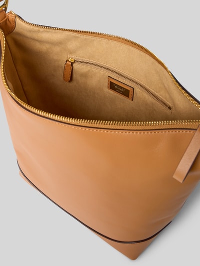 Produktfoto, Lederhandtasche mit Ziernaht von Lauren Ralph Lauren ze skóry bydlęcej, główna przegroda z zamkiem błyskawicznym, uchwyt, ozdobny szew, szerokość 32 cm, długość 30 cm, głębokość 13 cm, pasek 58 cm, jasnobrązowy kolor, gładka tekstura