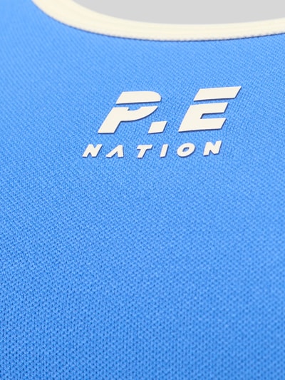 Productfoto, Sport-BH met logo-print en low support van P.E Nation, blauwe stretch-mix, ronde hals, detailopname van textuur