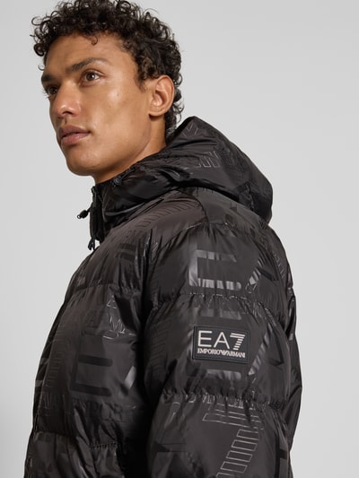 EA7 Emporio Armani Regular fit gewatteerd jack met all-over logoprint, model 'MOUNTAIN' Zwart - 3