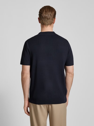 Mango Poloshirt mit V-Ausschnitt und Umlegekragen Marine 5