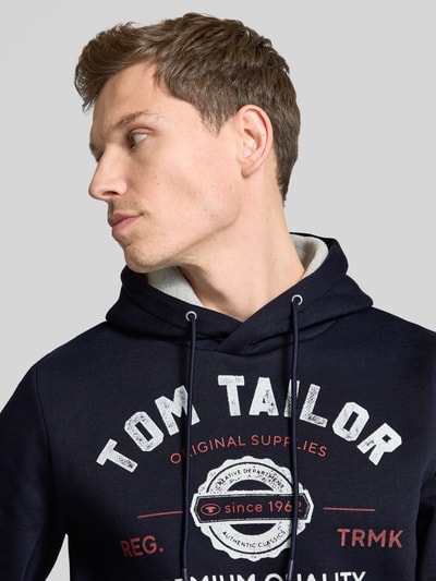 Tom Tailor Regular Fit Hoodie aus Baumwoll-Mix mit Logo Print Marine 3