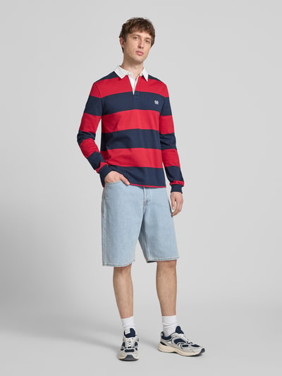 Mannenmodel draagt Baggy Fit korte jeans van puur katoen, model 'ALEX' met steekzakken van Jack & Jones, lichtblauw, ganzekörperansicht van voren