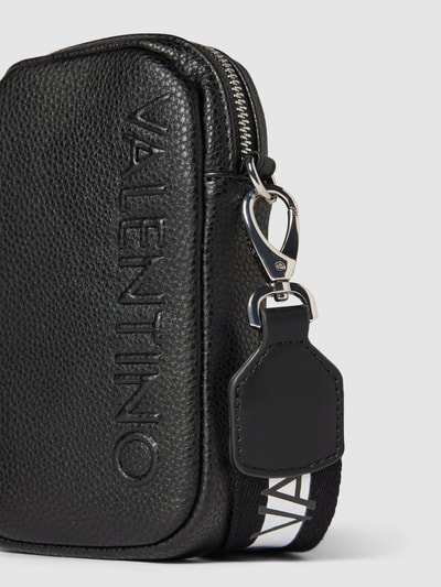 VALENTINO BAGS Crossbody Bag mit Label-Detail in schwarz Black 2