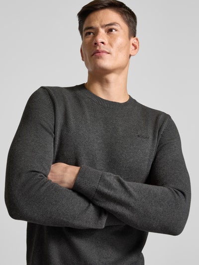 s.Oliver RED LABEL Regular Fit Strickpullover aus reiner Baumwolle mit Label-Stitching Anthrazit 3