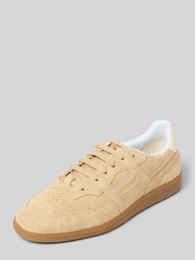 Produktfoto, Sneaker mit Label-Detail Modell 'Shaggy' von Hide&Jack in Beige mit abgerundeter Form, Schnürverschluss, strukturierte Sohle, Absatzhöhe 3 cm, Schafthöhe 8 cm, Schaftweite 10 cm.