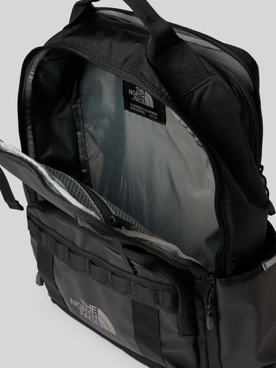 Produktfoto, Rucksack mit Logo-Print Modell 'Base Camp' von The North Face, Hoofdvak met ritssluiting, verstelbare schouderband, logoprint, Breedte maat 1: 35 cm, Lengte maat 1: 47 cm, Diepte maat 1: 13 cm, bandlengte maat 1: 65 cm