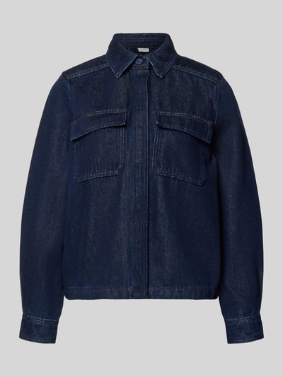 Produktfoto, Jeansbluse mit Brusttaschen und Kentkragen von Stefanel, mieszanka bawełny, krój regular fit, zakryta listwa guzikowa, patki, sportowe mankiety, długość tyłu w rozmiarze S: 58 cm, długość rękawów w rozmiarze S: 55 cm, ciemnoniebieski denim, proste szwy, matowa tekstura