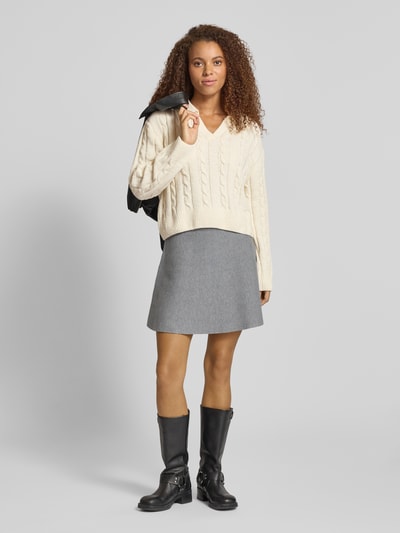 Review Gebreide pullover met V-hals en platte kraag Offwhite - 1