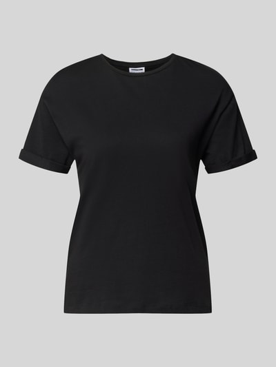 Produktfoto, czarny damski t-shirt z okrągłym dekoltem, zakładka na rękawach, model 'BRANDY' od NOISY MAY, długość tyłu 59 cm w rozmiarze S, krój straight fit