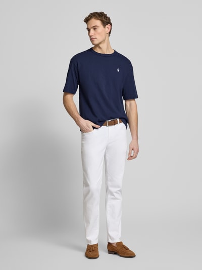 Mannelijk model draagt Relaxed Fit T-shirt uit puur katoen van Polo Ralph Lauren, look: effen, logodetail, ronde hals, korte mouw, fijnrib, Ganzkörperansicht van voren.