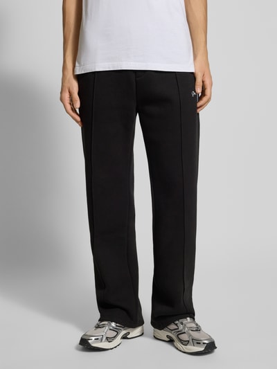 PROHIBITED Spodnie dresowe o luźnym kroju z wyhaftowanym logo i elastycznym pasem Czarny 4