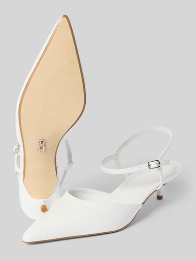 Produktfoto, Pumps aus echtem Leder Modell 'Adelaide' von Steve Madden in Weiß mit spitzer Form, dünnem Riemen, Pfennigabsatz, glatter Sohle