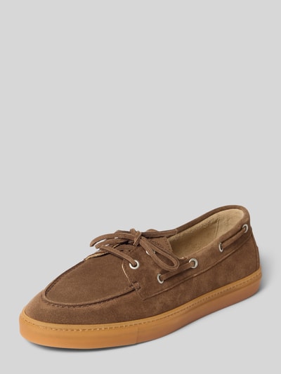 Produktfoto, Schnürschuhe aus echtem Leder von Copenhagen in Braun mit abgerundeter Form, Schnürverschluss und strukturierter Sohle, Absatzhöhe 2 cm, Schafthöhe 6 cm, Schaftweite 12 cm bei Größe 40.