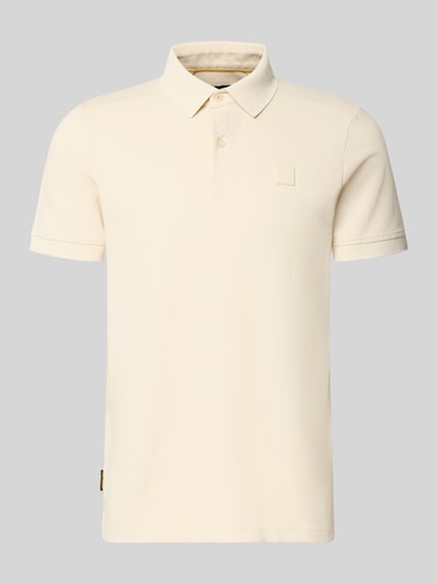 Produktfoto, Slim Fit Poloshirt mit Label-Detail von PME Legend in Beige, aus Baumwoll-Mix mit Stretch-Anteil, Knopfleiste, glatte Textur.