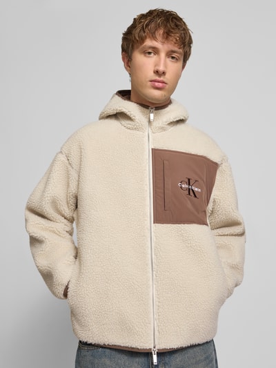 Calvin Klein Jeans Kurtka z polaru o kroju regular fit z kieszenią na piersi model ‘Sherpa’ Złamany biały 3