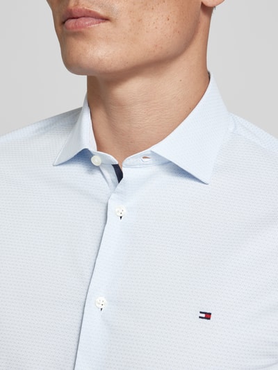 Tommy Hilfiger Tailored Koszula biznesowa o kroju slim fit z kołnierzykiem typu kent model ‘Parker’ Błękitny 3