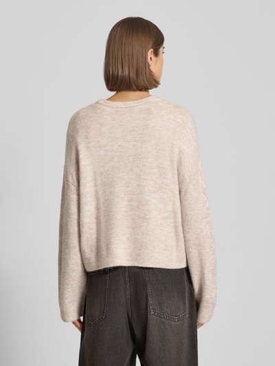 ONLY Sweter z dzianiny o kroju regular fit z okrągłym dekoltem model ‘SIMONI’ Złamany biały 5