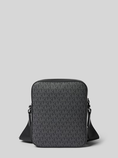 Produktfoto, torba na ramię z wzorem z logo Model 'HUDSON' od Michael Kors, detal z logo, główna przegroda z zamkiem błyskawicznym, wzór na całej powierzchni, regulowany pasek, szerokość w rozmiarze 1: 19 cm, długość w rozmiarze 1: 25 cm, głębokość w rozmiarze 1: 9 cm, długość paska w rozmiarze 1: 104 cm