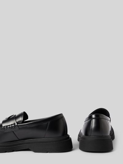 Produktfoto, czarne Loafers mit profilierter Sohle Modell 'PIERCE' von Replay, zaokrąglony czubek, zakładana przez głowę, profilowana podeszwa, Wysokość obcasa w rozmiarze 44: 4 cm, Wysokość cholewki w rozmiarze 44: 6 cm, Szerokość cholewki w rozmiarze 44: 12 cm