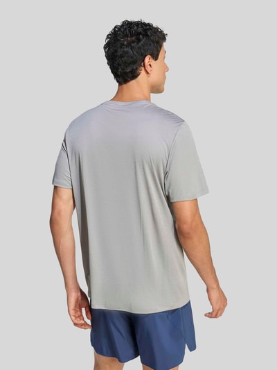 adidas Training Regular Fit Sport-T-Shirt mit Logo-Print Mittelgrau 5