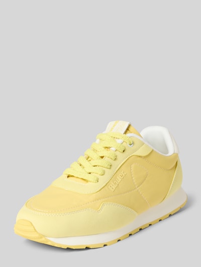 Productfoto, Sneaker met logo-detail model 'Swink' van Blauer vs voor dames, afgeronde pasvorm, vetersluiting, profielzool, hakhoogte maat 40: 2 cm, schachthoogte maat 40: 8 cm, schachtbreedte maat 40: 9 cm, lichtgeel met witte accenten, zachte textuur