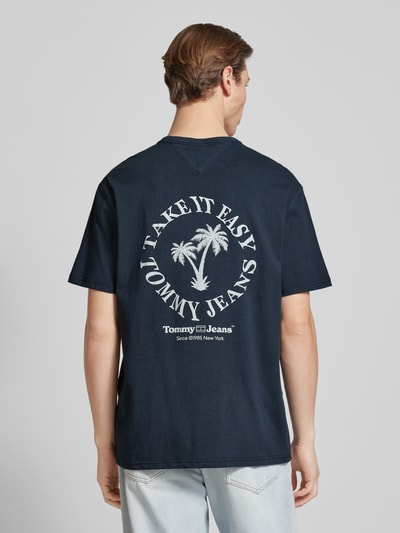 Tommy Jeans Regular Fit T-Shirt mit Label-Print Modell 'NOVELTY GRAPHIC' Marine 5