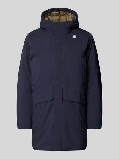 Produktfoto, dunkelblauer Parka mit Kapuze Modell 'JARNO' von K-WAY, verdeckter Reißverschluss, Label-Detail, glatte Oberfläche