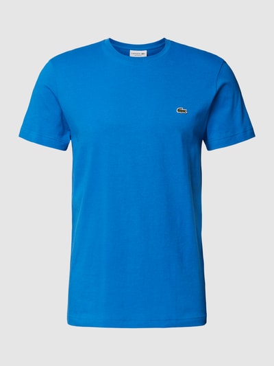 Lacoste T-shirt o kroju regular fit z naszywką z logo Królewski niebieski 2