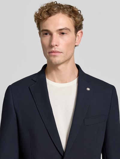 Männermodel trägt Slim Fit Sakko mit Viskose-Anteil von Manuel Ritz in donkerblauw, Materiaalmix met viscose, borstzak, knoopsluiting, reverskraag, Ganzkörperansicht von vorne