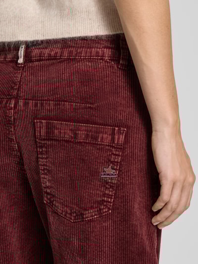 Buena Vista Spodnie sztruksowe o kroju barrel fit z wpuszczanymi kieszeniami Bordowy 3