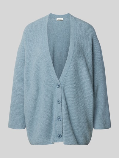 Produktfoto, Relaxed Fit Cardigan mit Woll-Anteil Modell 'Damsville' von American Vintage in Hellblau, Strick-Optik, V-Ausschnitt, Knopfleiste.