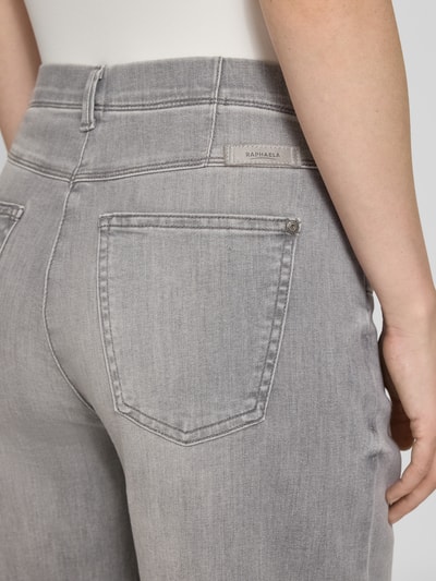 Raphaela By Brax Jeansy o rozkloszowanym kroju z efektem znoszenia model ‘Laura’ Jasnoszary 3