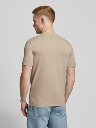 Guess Activewear T-Shirt mit Label-Print Modell 'ALPHY' Beige 5