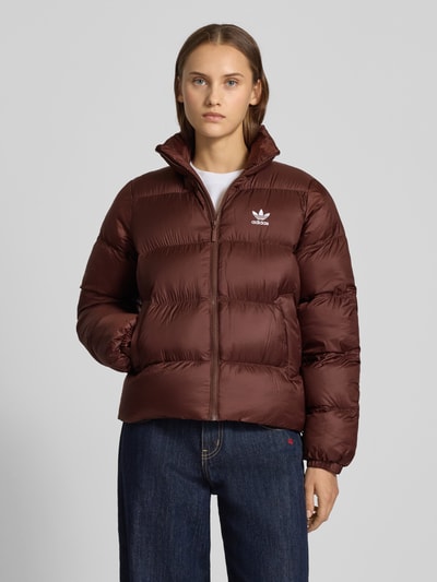 adidas Originals Pikowana kurtka o kroju regular fit z wyhaftowanym logo Średniobrązowy 4