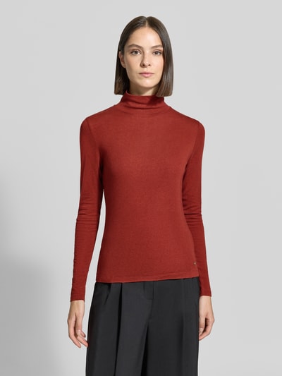 Modelka nosi Slim Fit Longsleeve aus Lyocell-Mix mit Woll-Anteil von windsor., bluzka z długim rękawem, mieszanka lyocellu i dodatek wełny, krój slim fit, Golf, długie rękawy, długość tyłu w rozmiarze 36: 59 cm, widok całej sylwetki z przodu