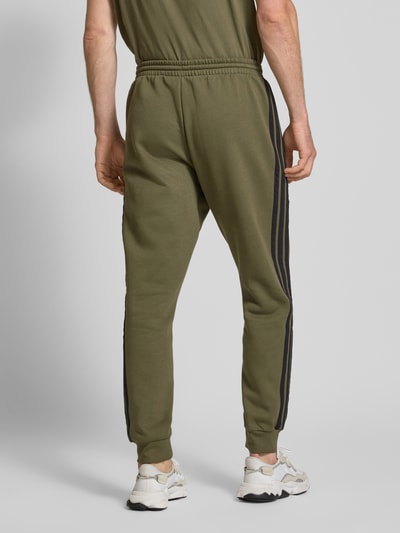 adidas Sportswear Spodnie dresowe z elastycznym pasem i wyhaftowanym logo Oliwkowy 5