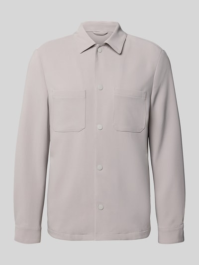 Produktfoto, Regular Fit Overshirt mit Brusttaschen von MCNEAL in hellem Beige mit Kentkragen, Druckknopfverschluss, glatte Textur, Material-Mix mit Stretch-Anteil.