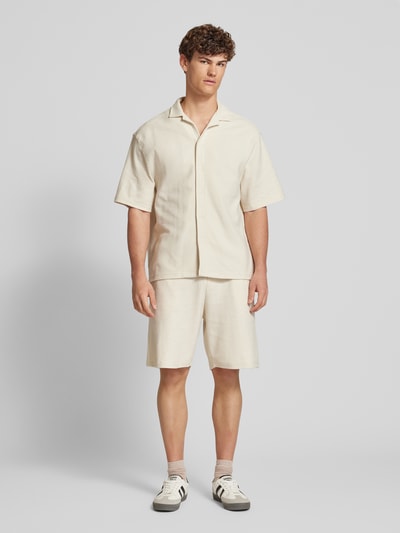 REVIEW Koszula casualowa o kroju relaxed fit z fakturowanym wzorem Écru 1