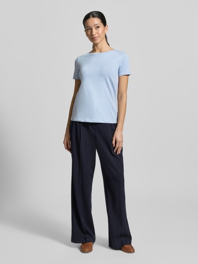 Vrouwenmodel draagt Slim Fit T-shirt uit katoenmix Model 'MULTIB' van Weekend Max Mara, look: effen, labelstitching, ronde hals, korte mouw, katoenmix. Volledige lichaamsvoorzijde.