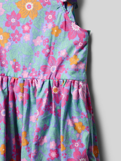 Produktfoto, kolorowe kwiatowe desenie, sukienka dziecięca 'Knielanges Kleid mit Karree-Ausschnitt' z bawełny, luźny krój, długość do kolan, prostokątny dekolt, marszczony detal z tyłu, długość tyłu w rozmiarze 116: 57 cm, Blue Seven